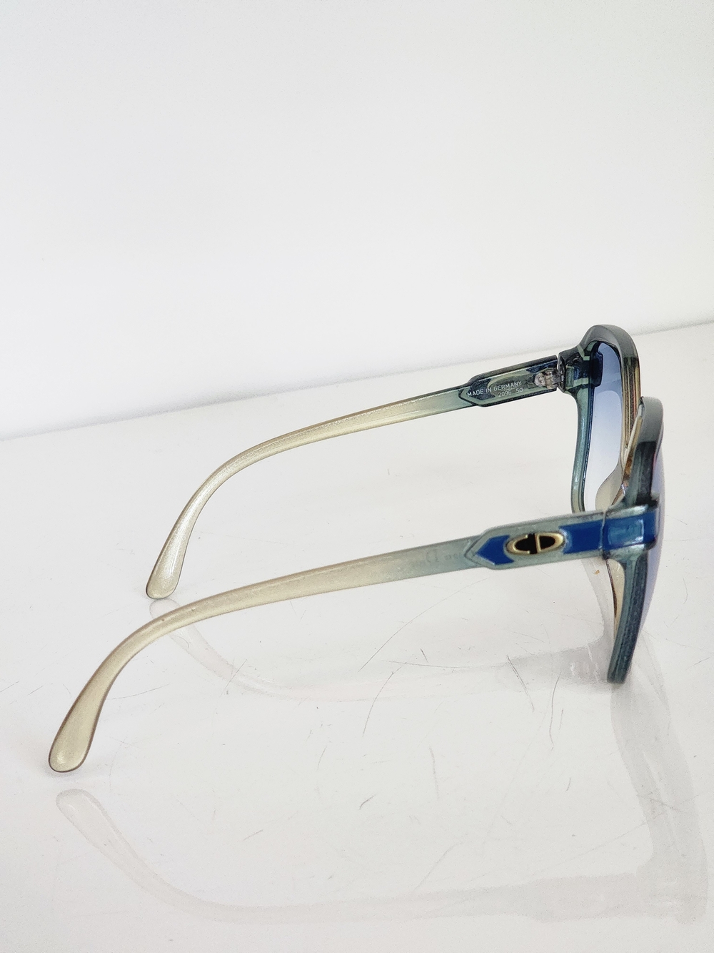 CHRISTIAN DIOR Vintage Oversized Gradient Blue Lenses Translucent Gold Frame - Picture 5 of 9